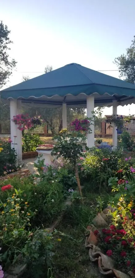 Brick House Ξενοδοχείο Εξαμίλιο 0*,